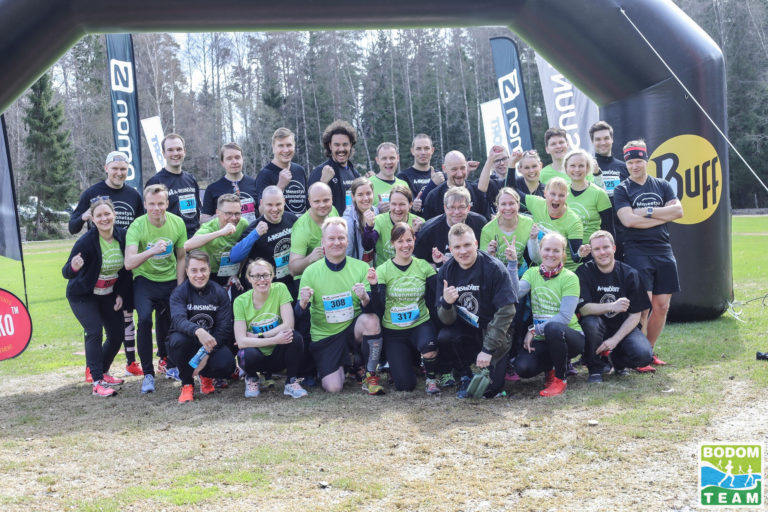 “Yhteislenkeillä naurettiin vedet silmissä ojanylityksille ja mutaan uponneille lenkkareille!”